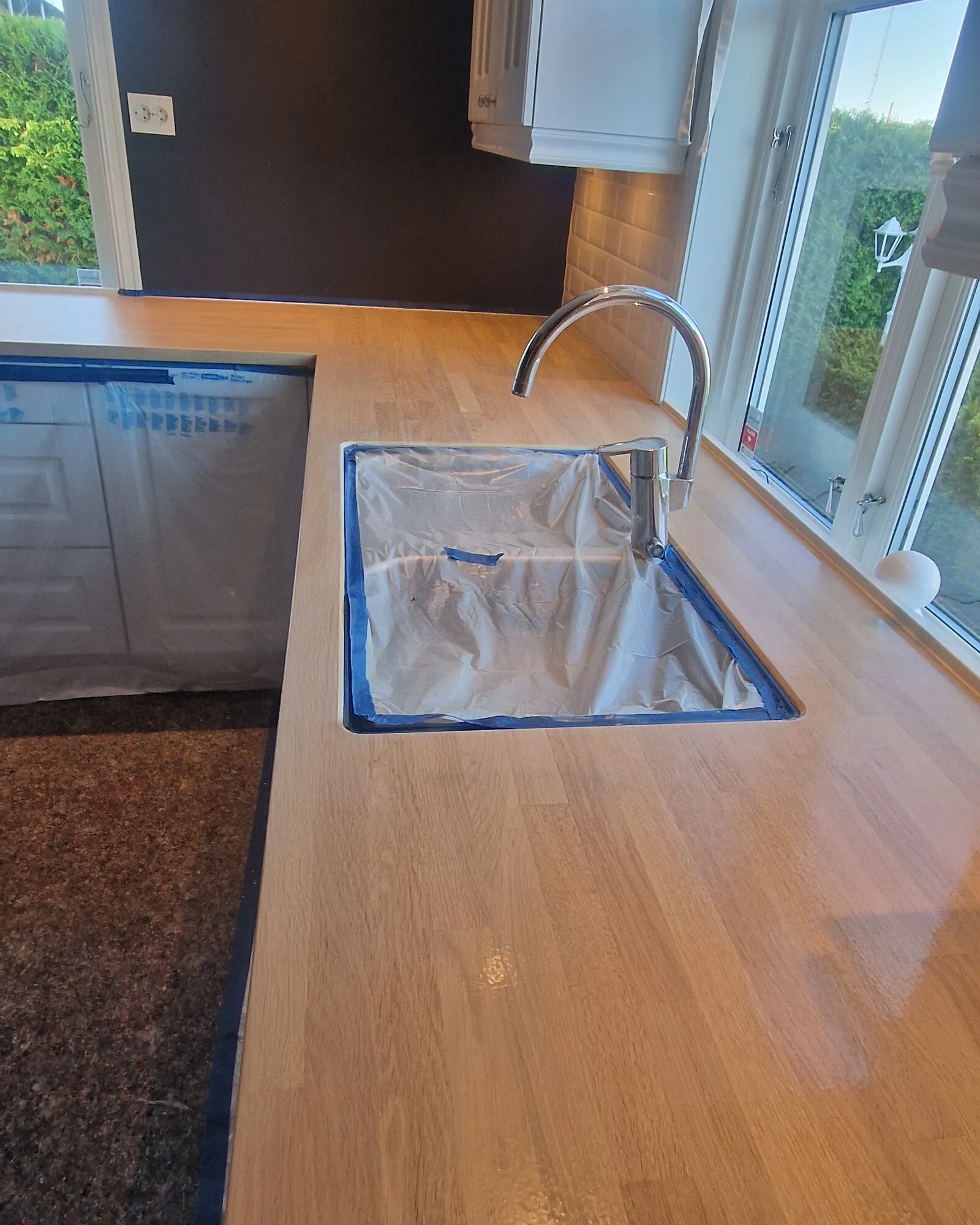Utsparing for nedfelt vask i eikeplata